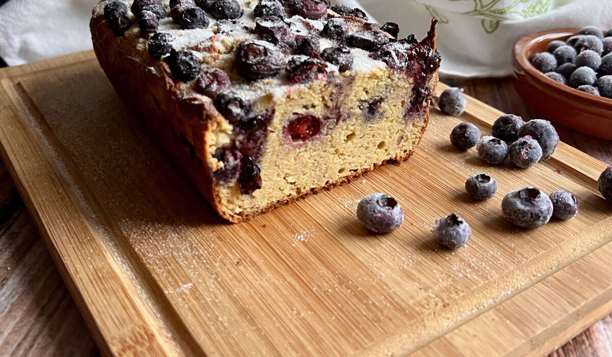Keto ciasto z borówkami - wilgotne i aromatyczne