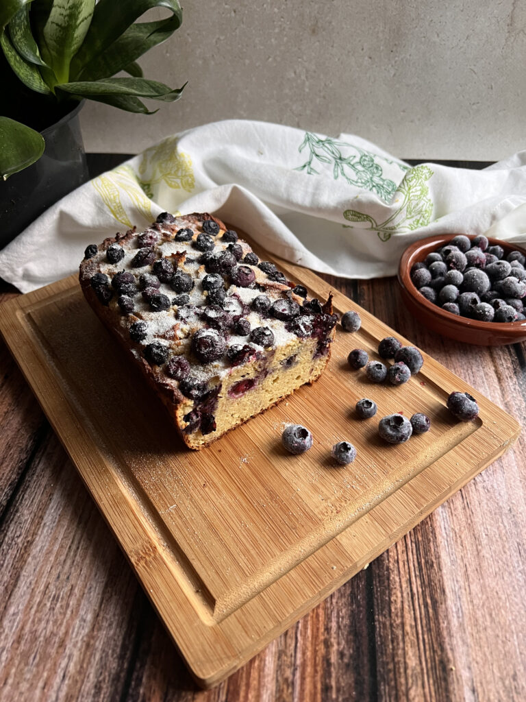 Keto ciasto z borówkami - wilgotne i aromatyczne