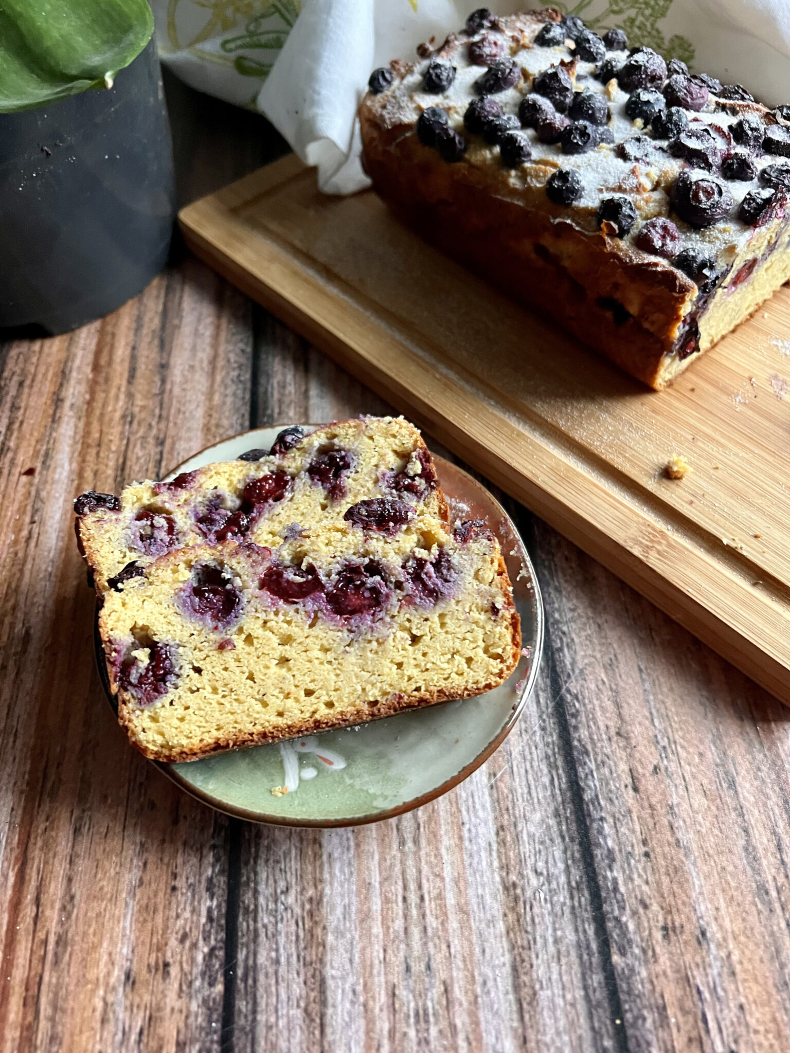 Keto ciasto z borówkami - wilgotne i aromatyczne
