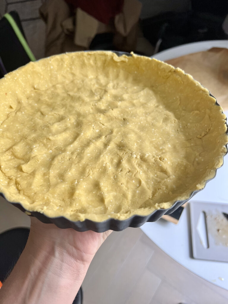 Keto tarta z kiełbasą, brokułem i suszonymi pomidorami - bez glutenu