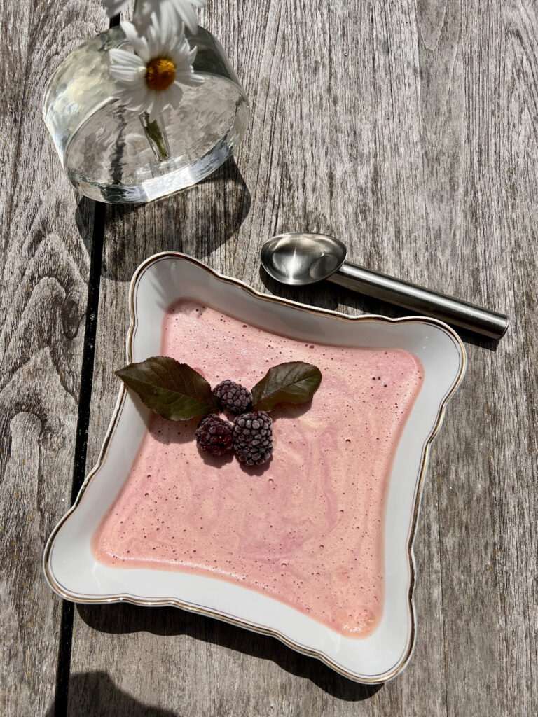 Keto lody jeżynowo - śmietankowe bez cukru