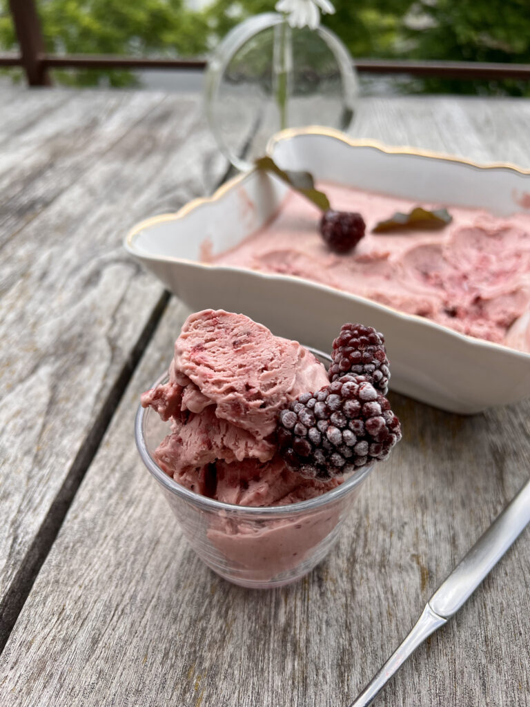 Keto lody jeżynowo - śmietankowe bez cukru