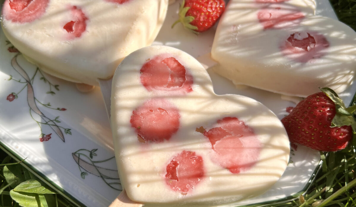 Keto lody o smaku sernika cytrynowego z truskawkami - lekkie i orzeźwiające