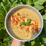 Zupa z cukinii z bazylią i halloumi