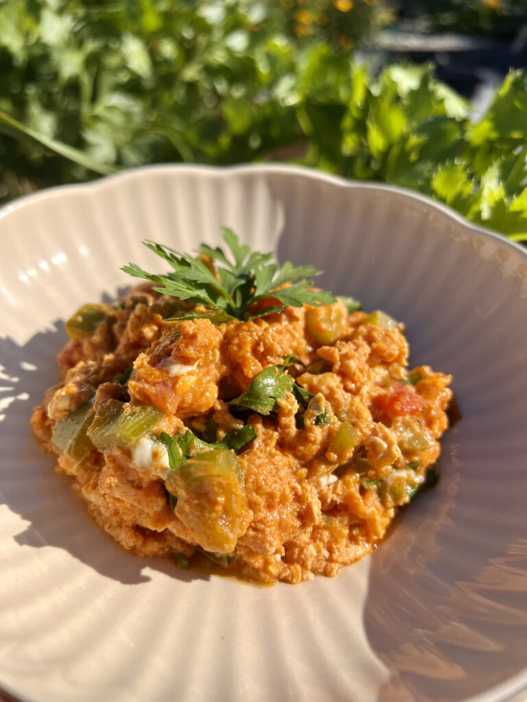 Menemen - aromatyczna turecka jajecznica z pomidorami i papryką