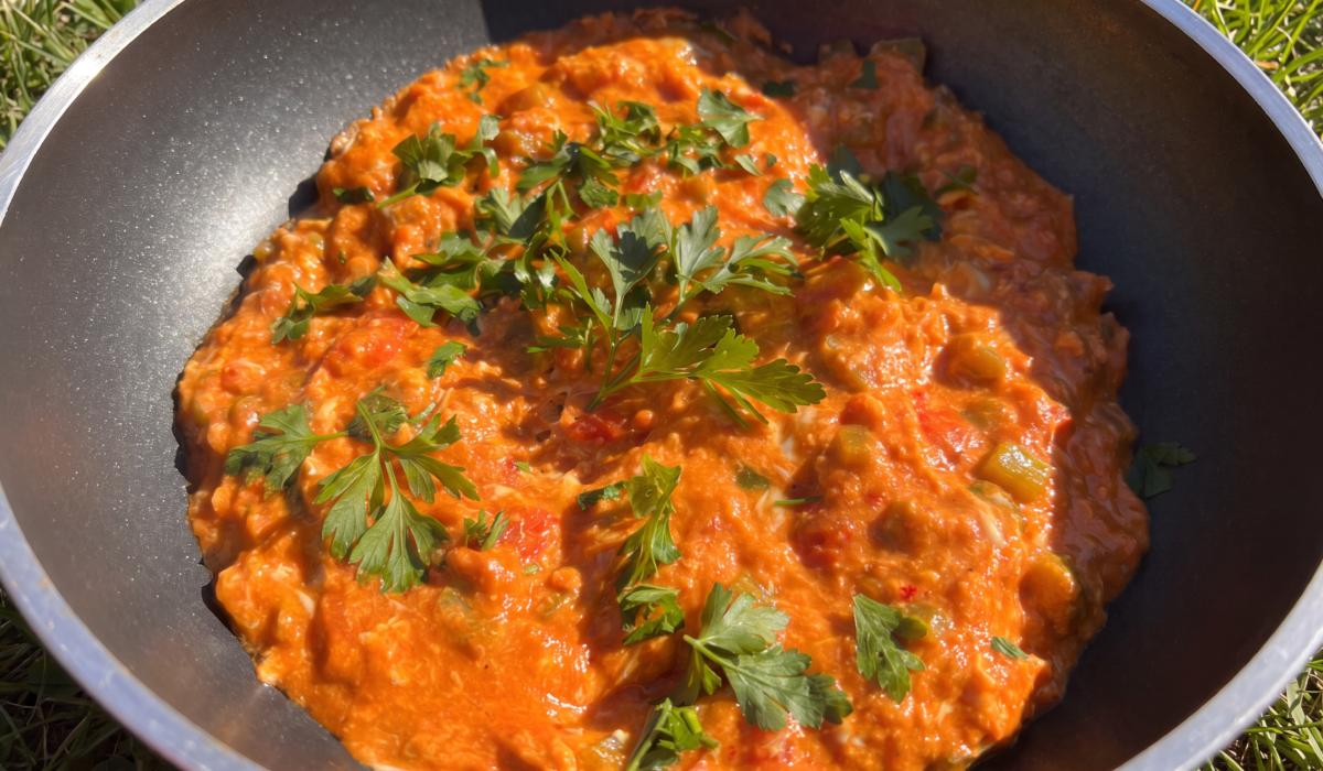 Menemen - aromatyczna turecka jajecznica z pomidorami i papryką