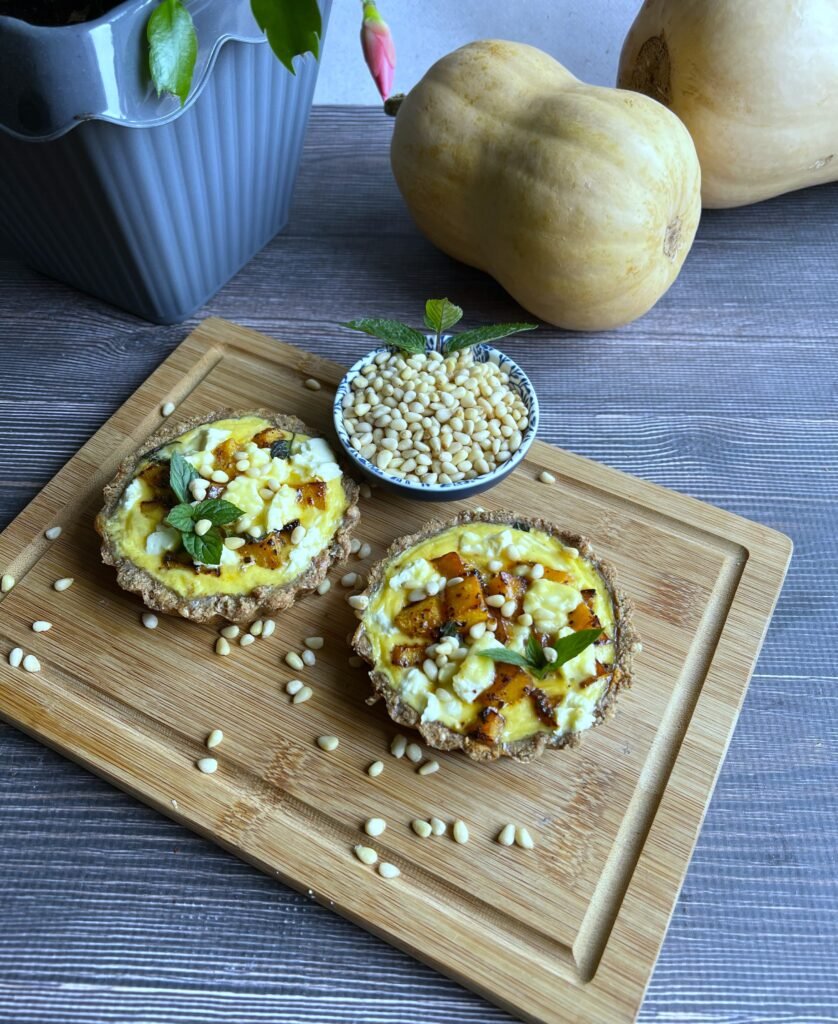 Keto tarta z dynią, fetą i miętą - pomysł na pyszny, jesienny obiad