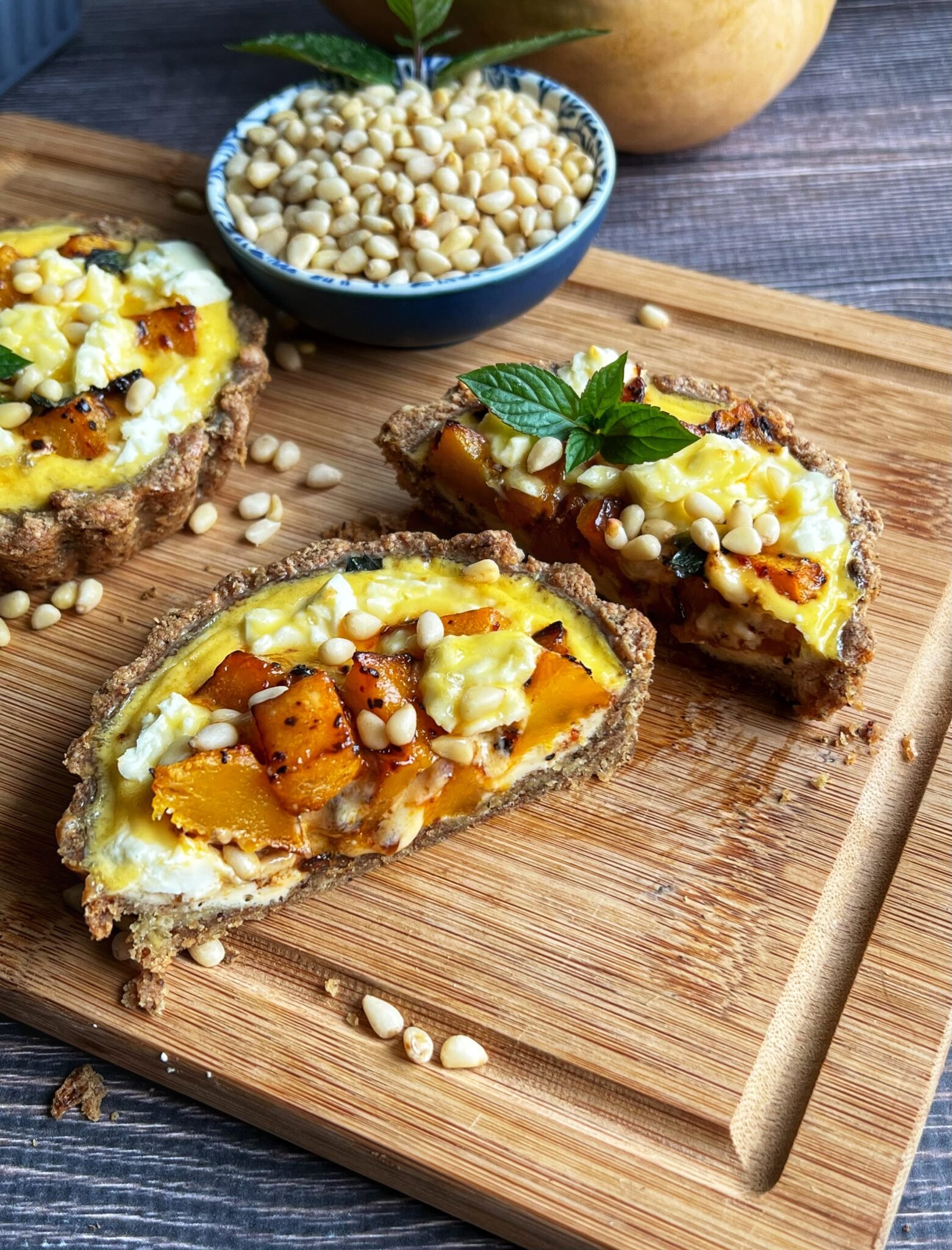 Keto tarta z dynią, fetą i miętą - pomysł na pyszny, jesienny obiad