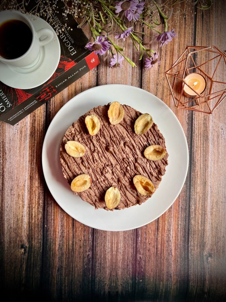Keto tort czekoladowy z powidłami i rumem