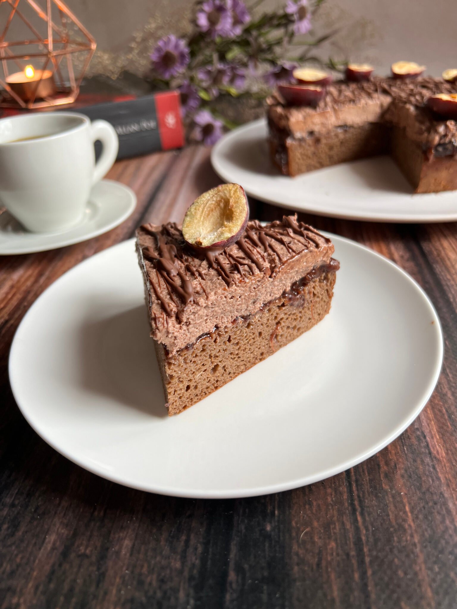 Keto tort czekoladowy z powidłami i rumem