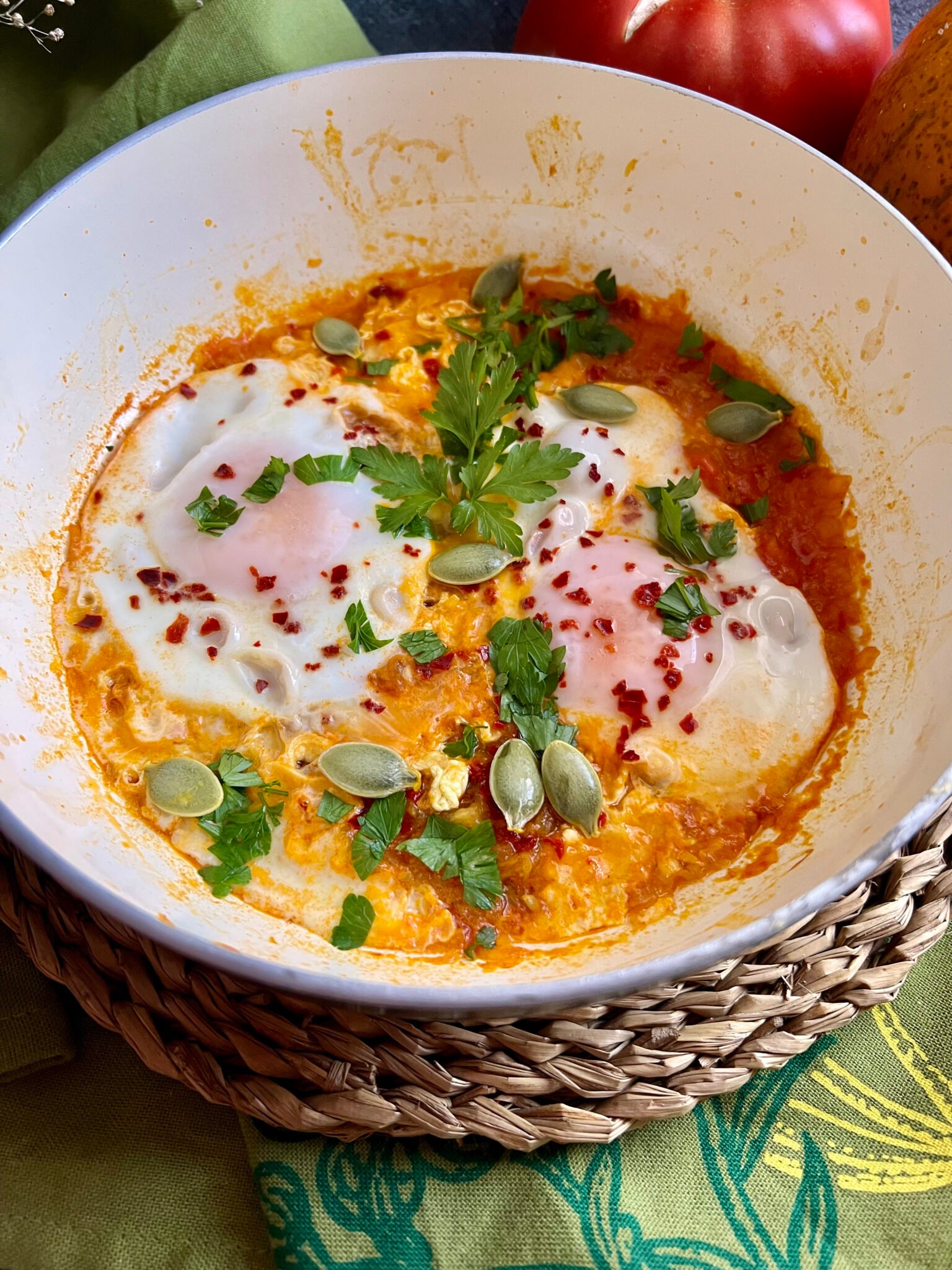 Keto szakszuka z dynią i pomidorami - pomysł na orientalne śniadanie