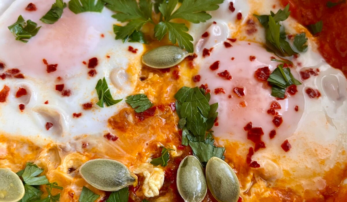 Keto szakszuka z dynią i pomidorami - pomysł na orientalne śniadanie