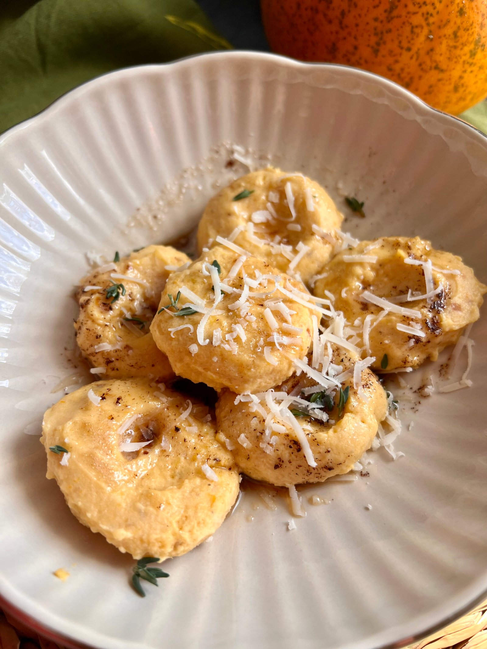 Keto kluseczki z dyni z parmezanem i serkiem kremowym - miękkie, delikatne, mięciutkie