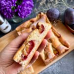 Keto ciasto ze śliwkami i cynamonem