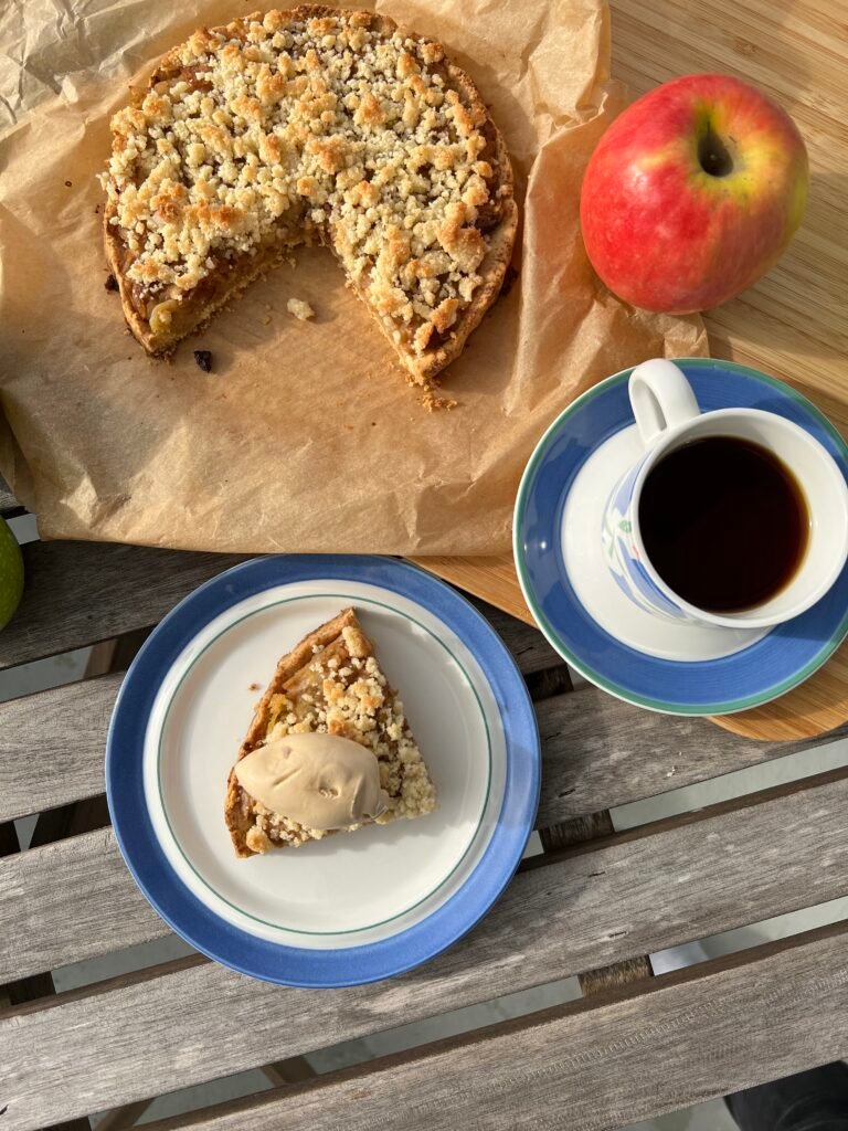 Keto tarta z jabłkami i kruszonką - klasyka w wersji low carb