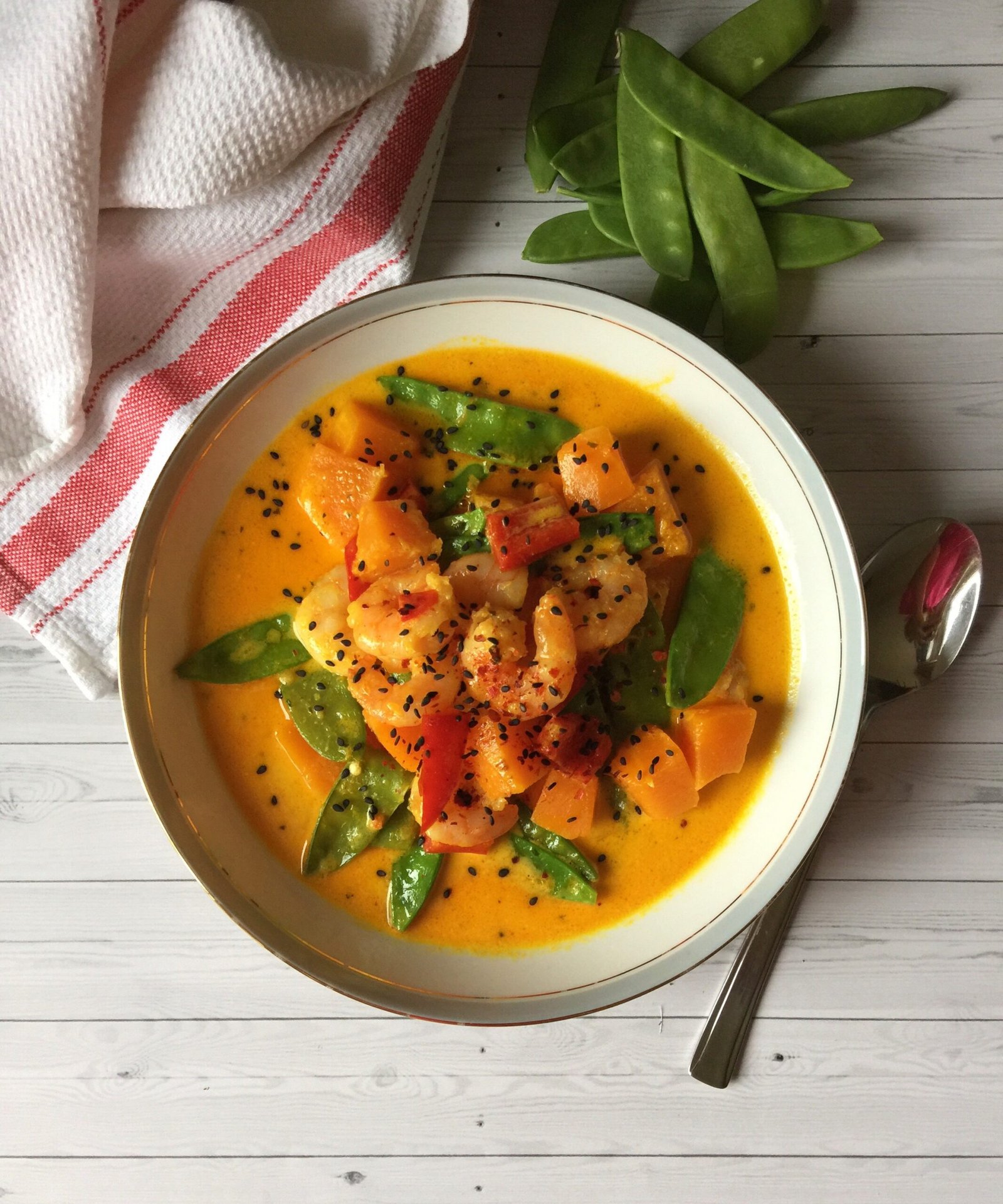 Keto curry z krewetkami i dynią - rozgrzewająca, sycąca zupa idealna na jesień