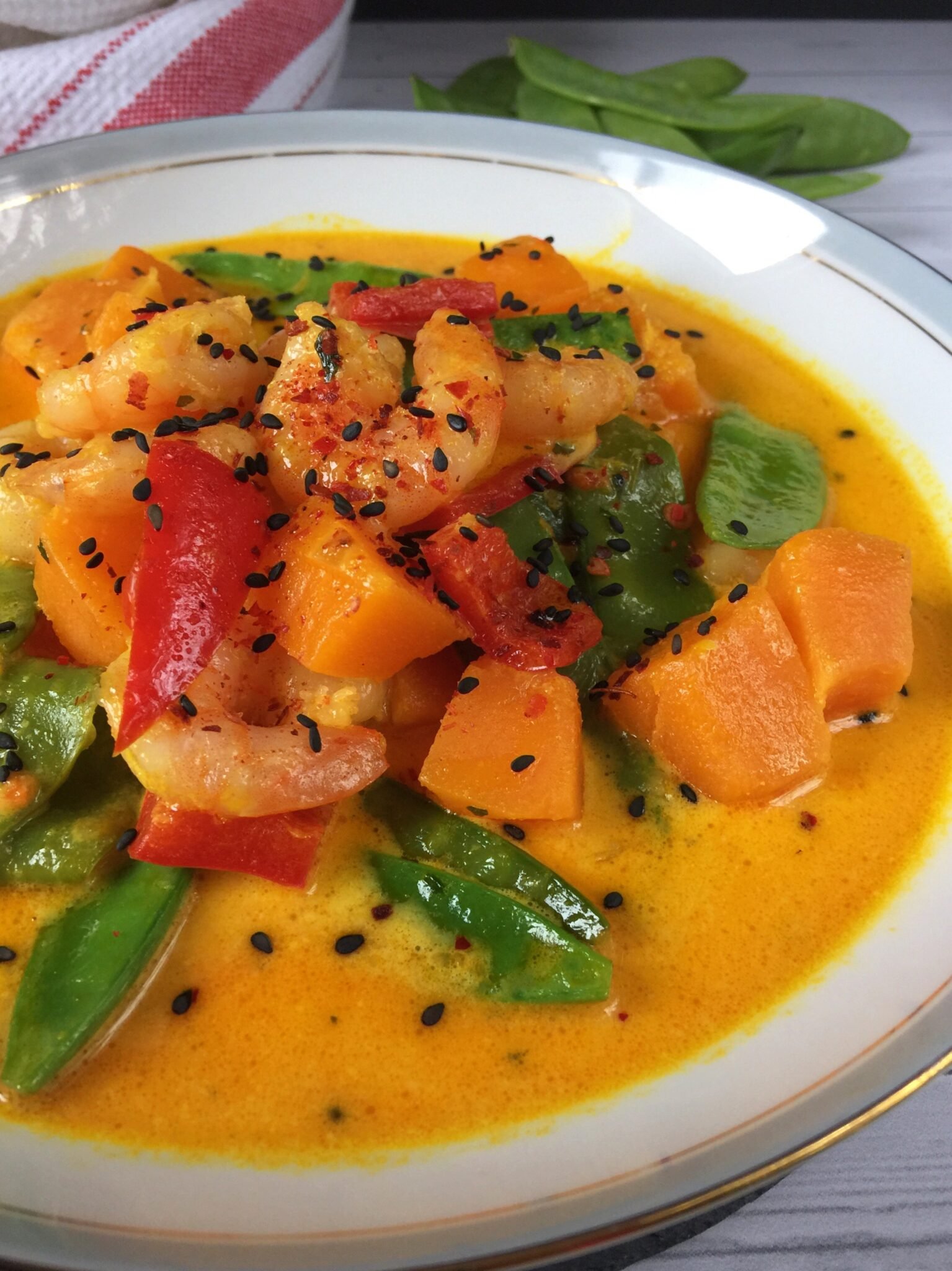 Keto curry z krewetkami i dynią - rozgrzewająca, sycąca zupa idealna na jesień
