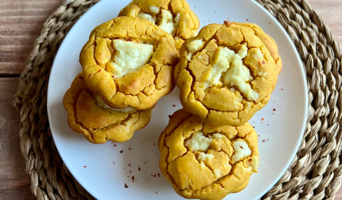 Keto babeczki dyniowe z białym serem - pyszna i lekka przekąska.