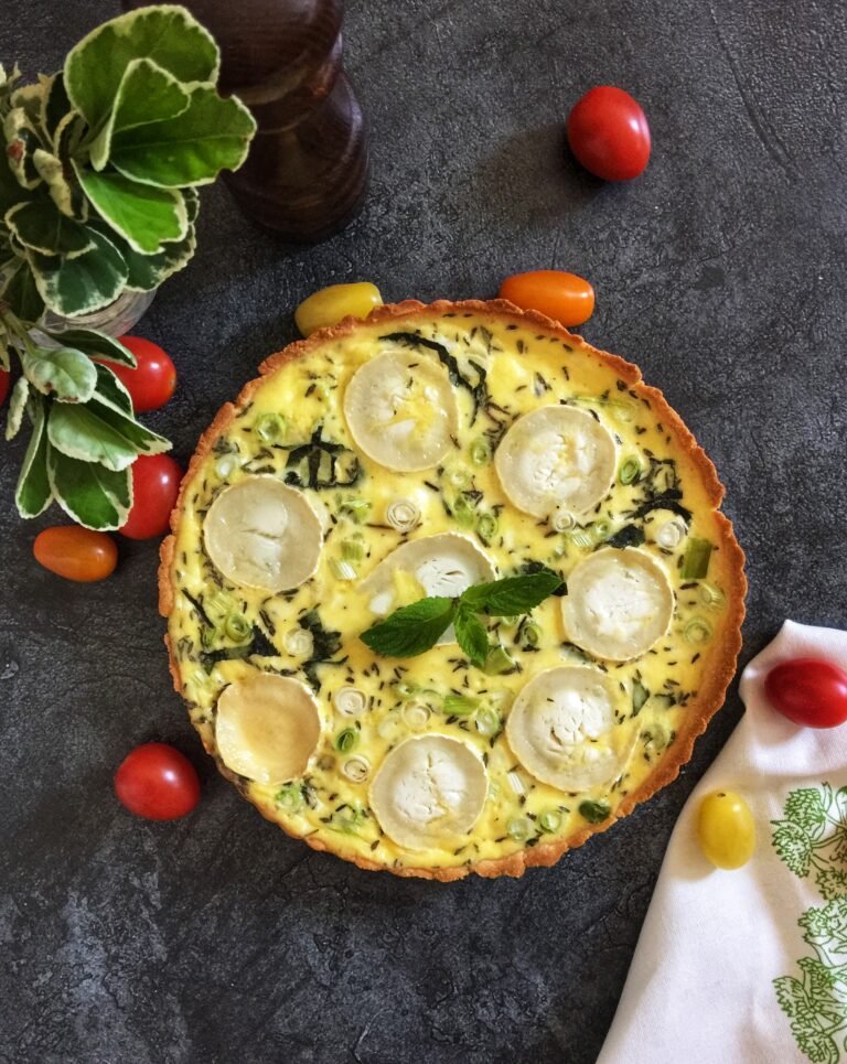 Read more about the article Keto tarta z kozim serem, dymką i miętą