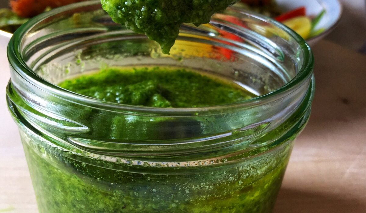 Pesto z rukoli z orzechami makadamia