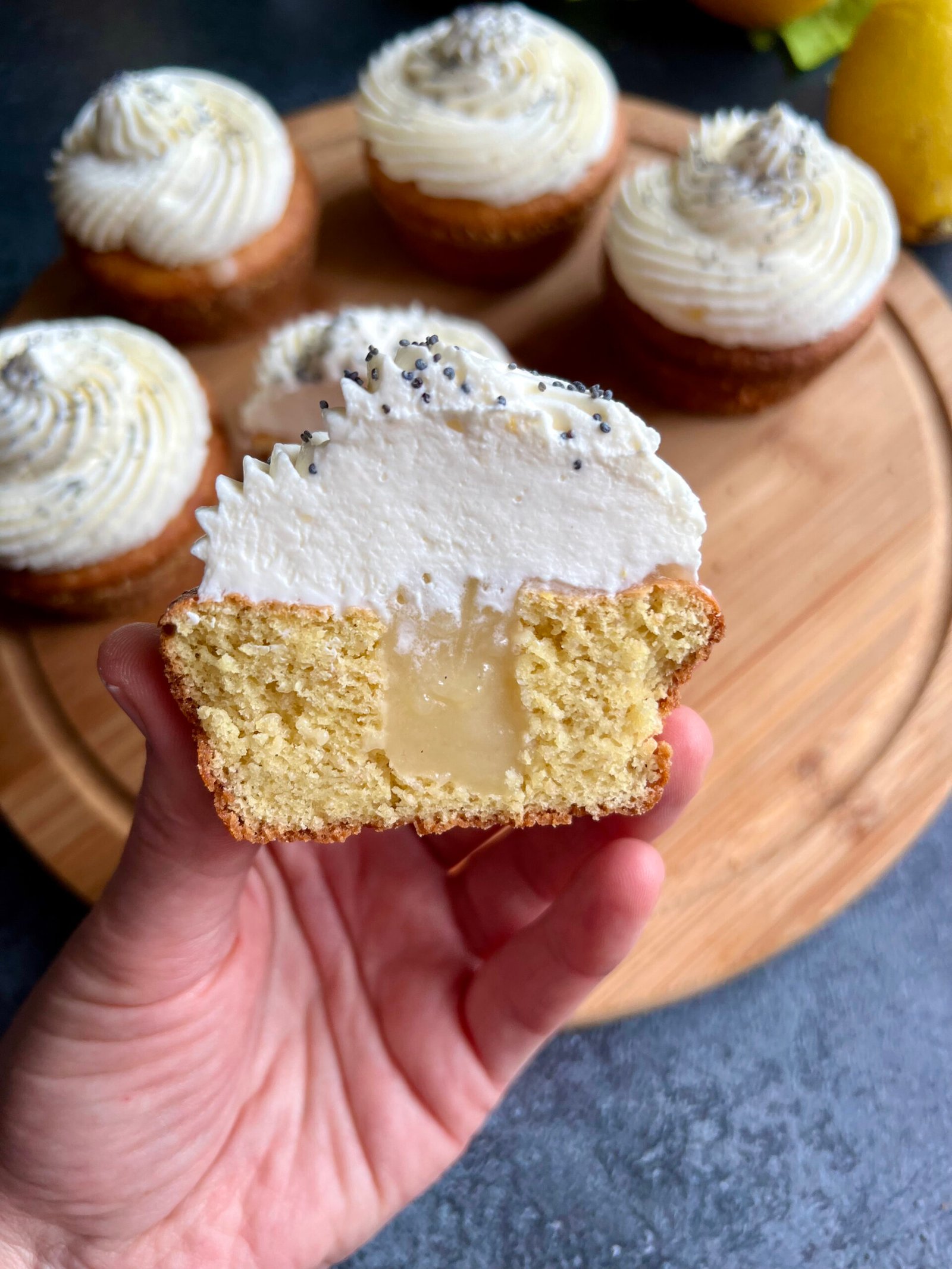 Keto babeczki cytrynowe z makiem i kremem mascarpone