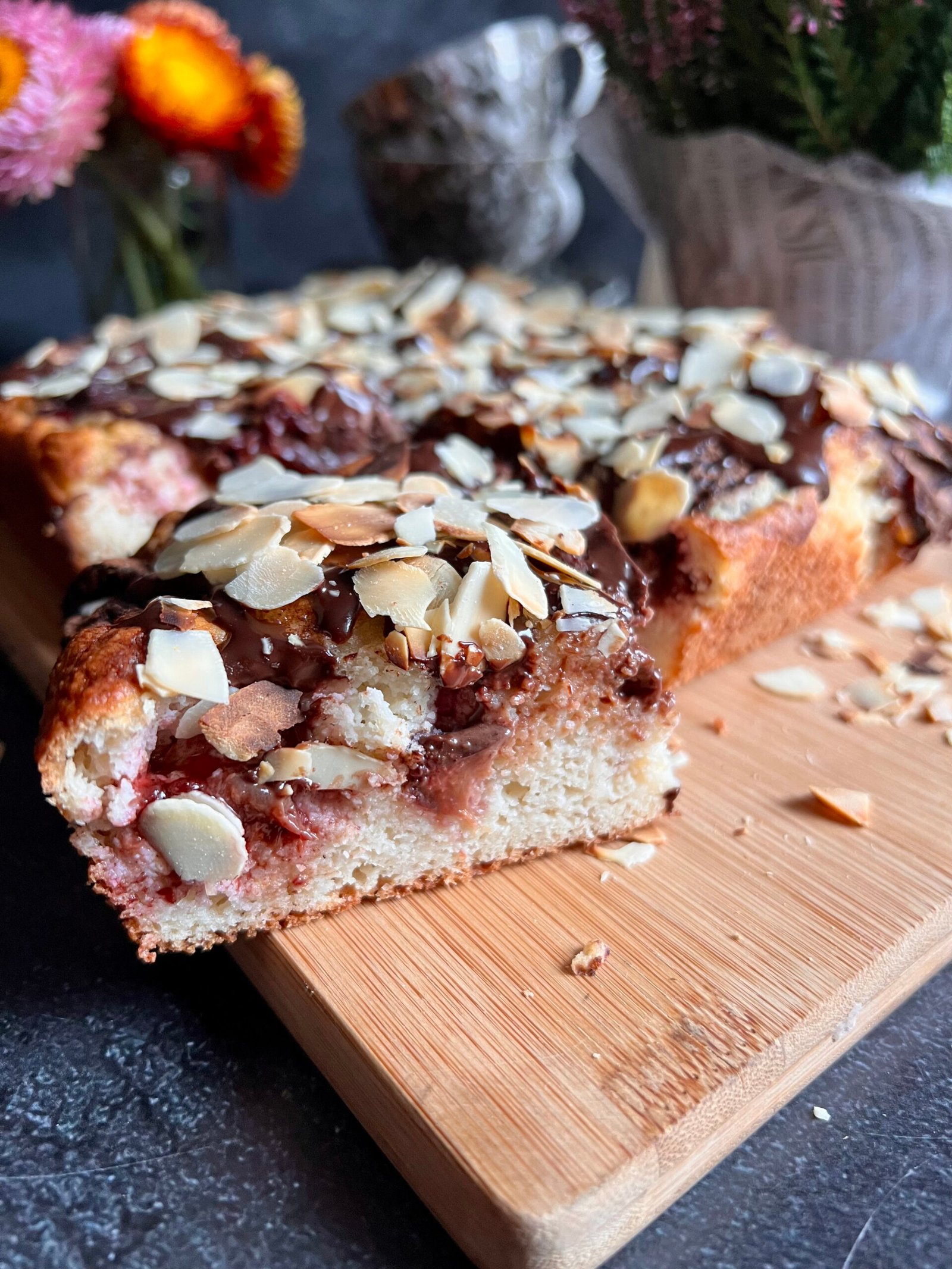 Keto ciasto migdałowe ze śliwkami