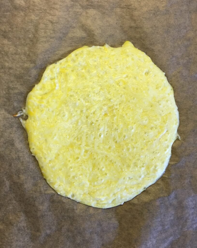 Keto pizza bianca z kurkami - bez mąki i bez glutenu