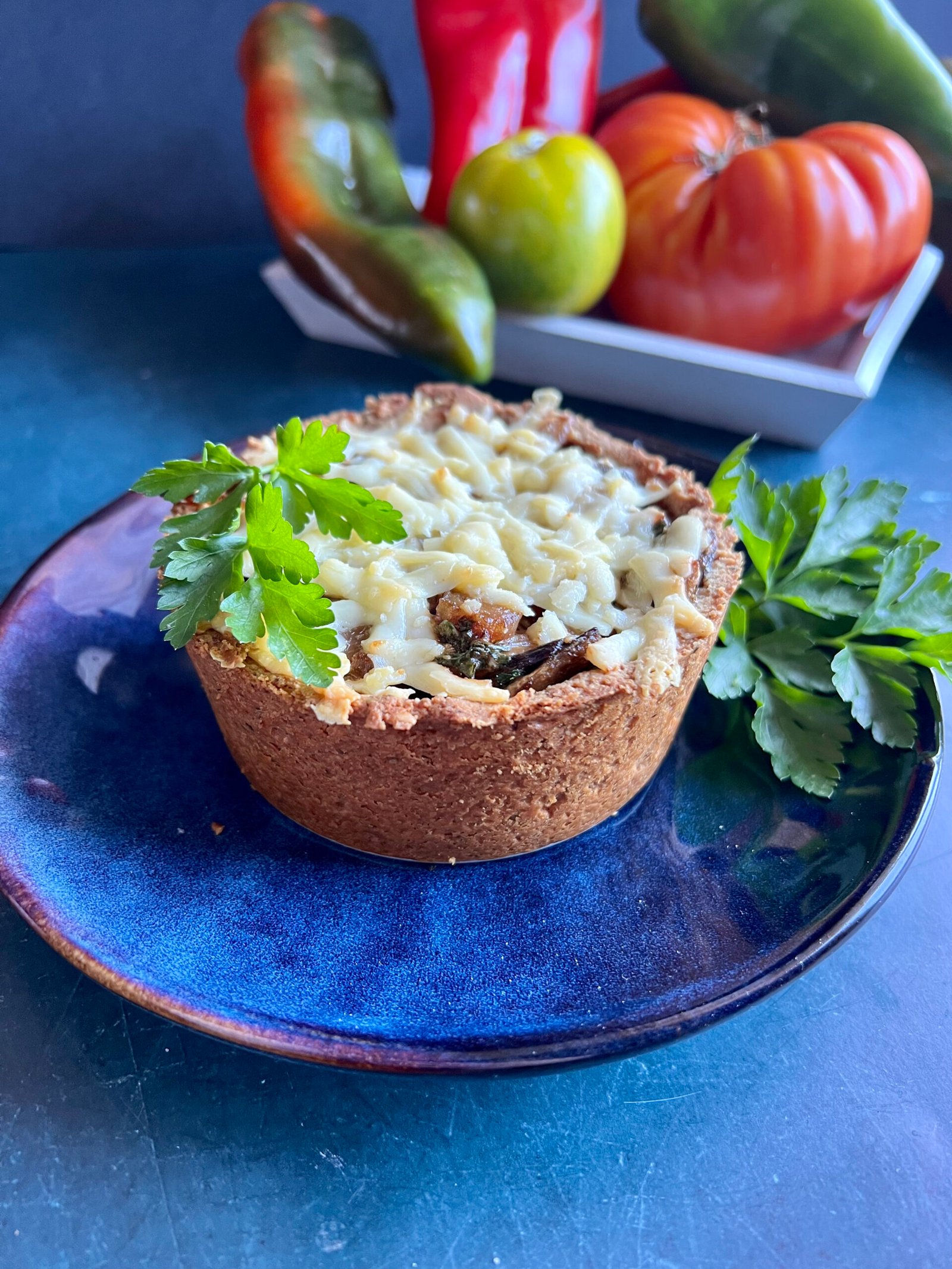 Keto tarta z grzybami i kabanosem - pomysł na jesienny obiad