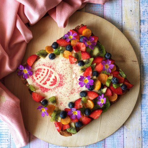 Tarta z kremem bawarskim, lemon curd i owocami