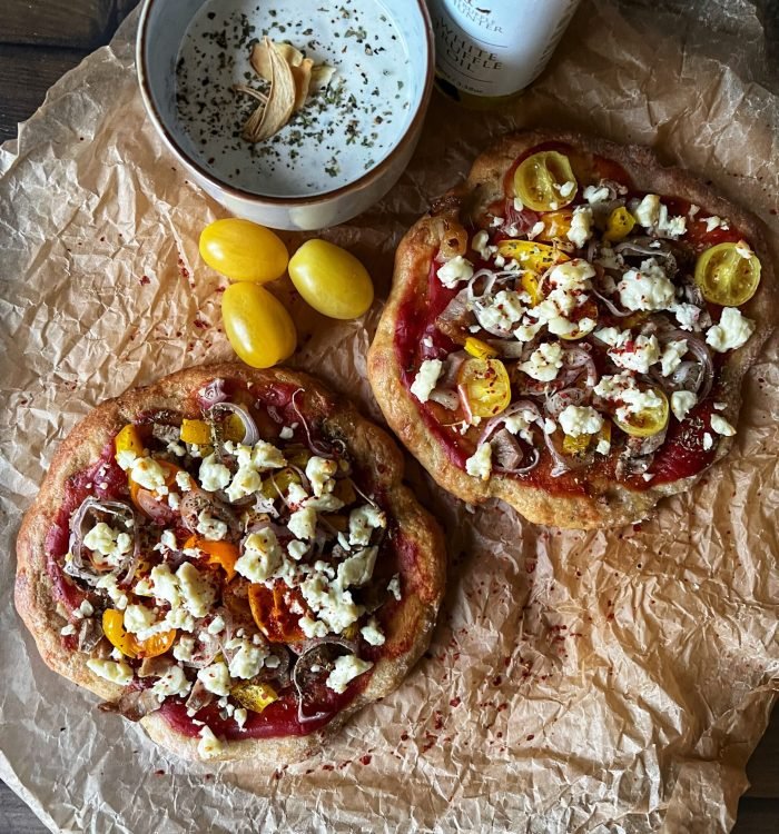 Keto pizzerinki owsiane z fetą - bezglutenowe