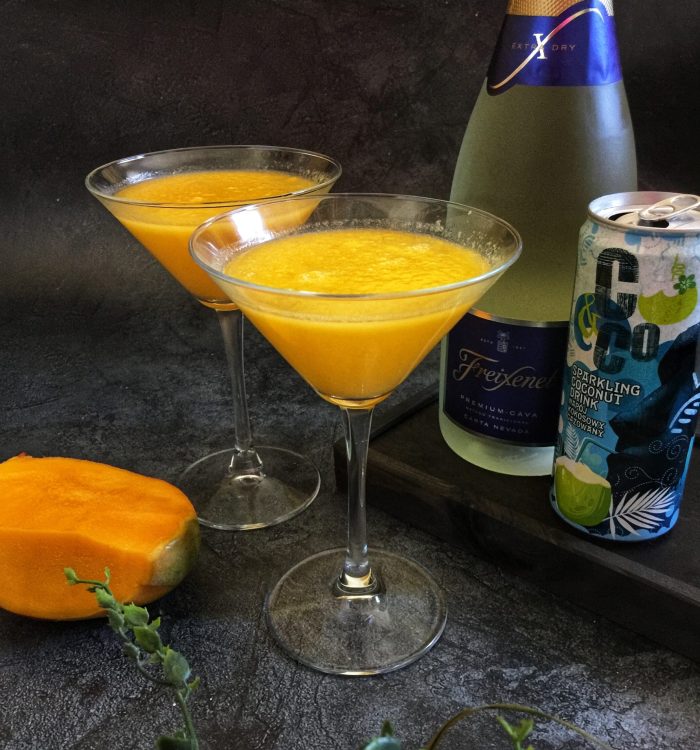 Letni koktajl kokos z mango dla dorosłych