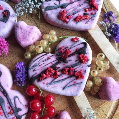 Keto lody jogurtowe z owocami liofilizowanymi - pyszny deser na lato