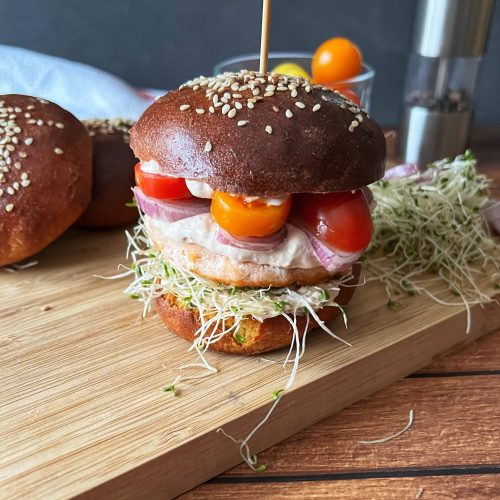 Keto fishburger z łososia w azjatyckim klimacie
