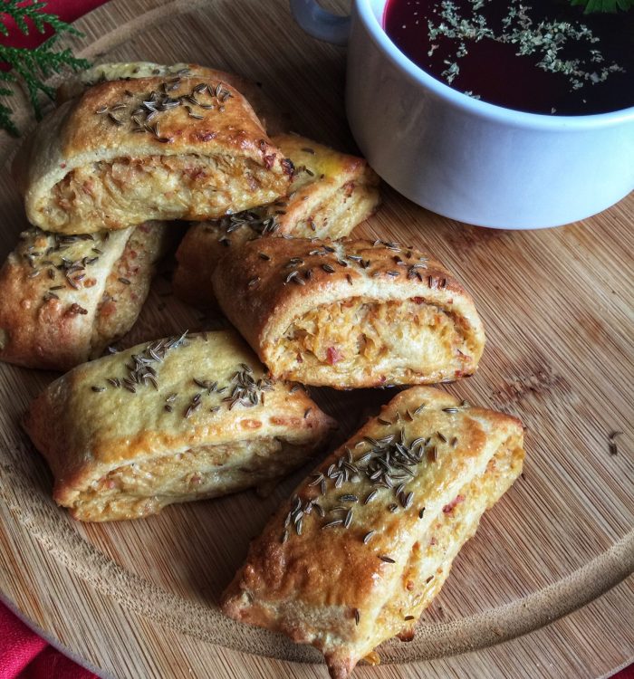 Keto paszteciki z kapustą kiszoną i boczkiem