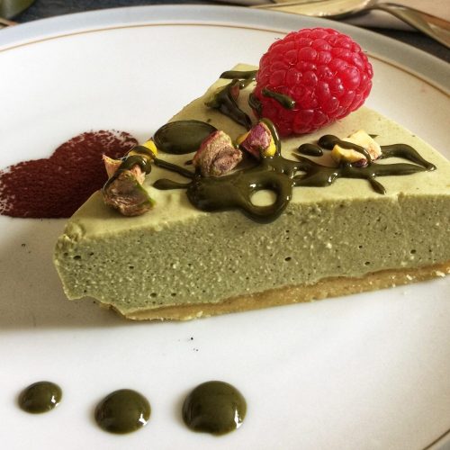 Sernik na zimno pistacjowy, keto, bez cukru, bez glutenu, bez pieczenia.