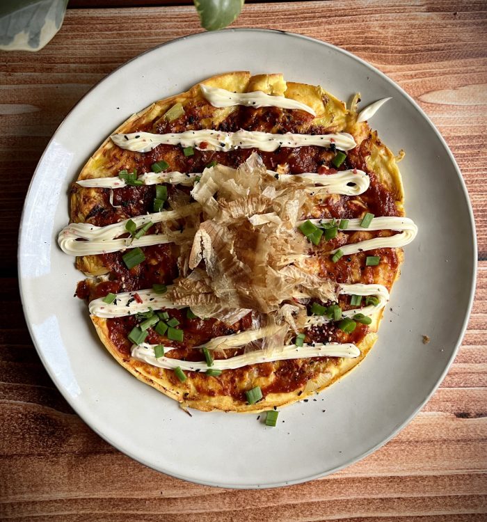 Keto omlet japoński Okonomiyaki z białą kapustą