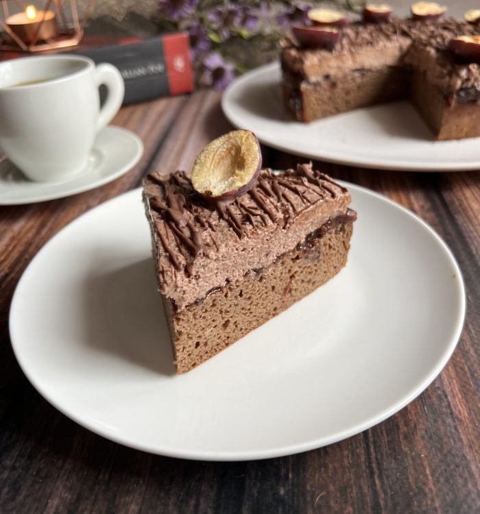 Keto tort czekoladowy z powidłami i rumem