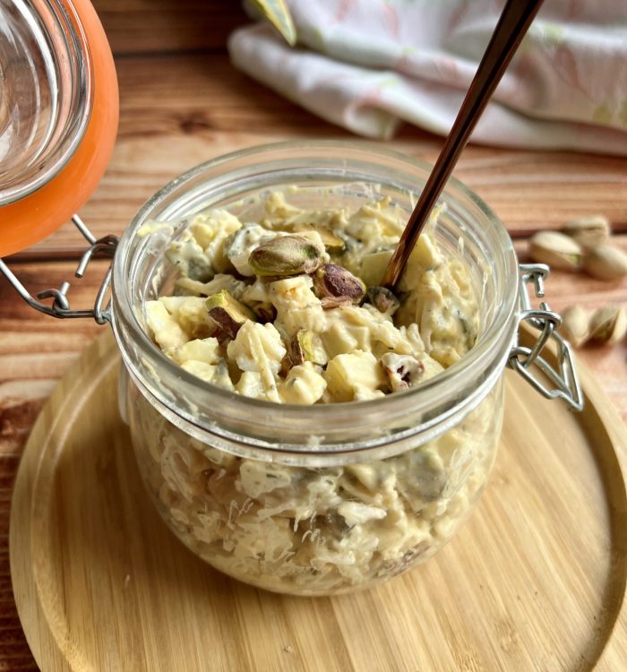 Sałatka z selerem konserwowym i pistacjami