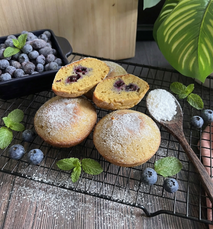 Keto pączki pieczone z borówkami