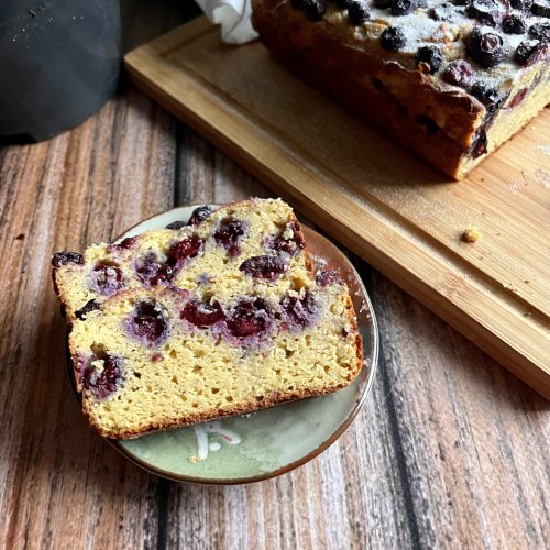 Keto ciasto z borówkami - wilgotne i aromatyczne