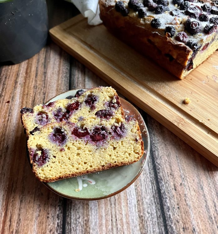 Keto ciasto z borówkami - wilgotne i aromatyczne