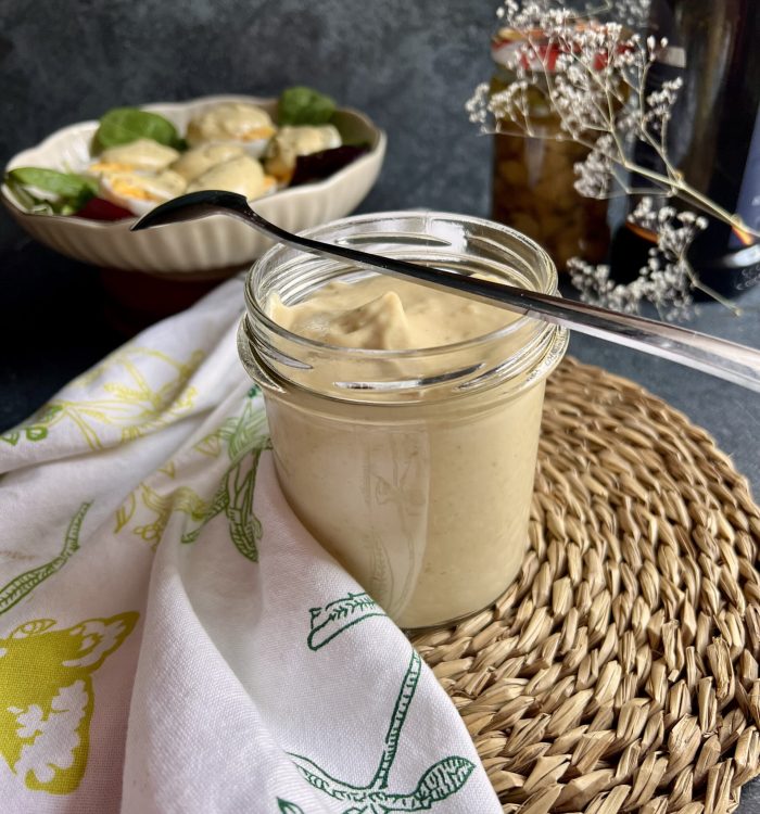 Domowy majonez czosnkowy