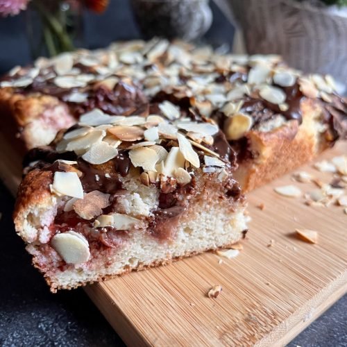 Keto ciasto migdałowe ze śliwkami