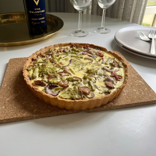 Keto tarta z kiełbasą, brokułem i suszonymi pomidorami - bez glutenu