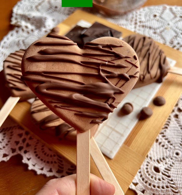 Keto lody czekoladowe - pyszny deser bez cukru, idealny na lato