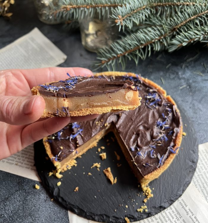 Keto tarta z karmelem i orzechami laskowymi