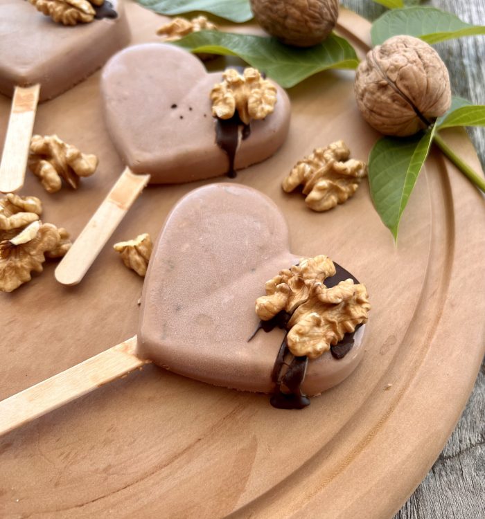 Keto lody o smaku mlecznej czekolady z orzechami włoskimi
