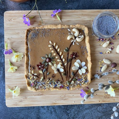 keto mazurek z kajmakiem, bez cukru, bez glutenu. Wielkanocne ciasto.
