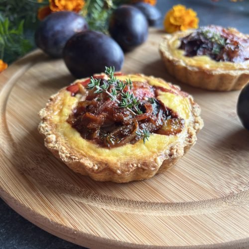 Tarta śliwkowa z wędzonym twarogiem - low carb