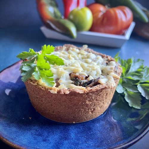 Keto tarta z grzybami i kabanosem - pomysł na jesienny obiad
